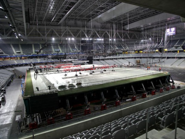 Le stade Pierre-Mauroy à Lille aménagé  pour la finale de Coupe Davis à Lille