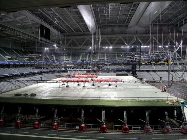 Le stade Pierre-Mauroy à Lille aménagé  pour la finale de Coupe Davis à Lille