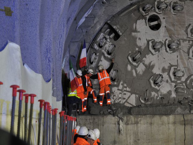 Creusement et travaux du deuxième tube du tunnel du Frejus 