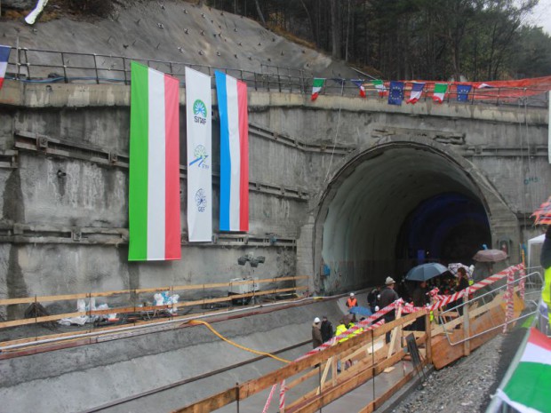 Creusement et travaux du deuxième tube du tunnel du Frejus