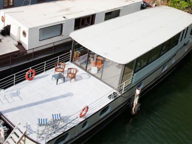 Une péniche avec vue panoramique sur la Seine