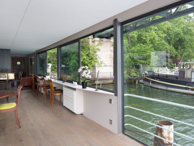 Une péniche avec vue panoramique sur la Seine