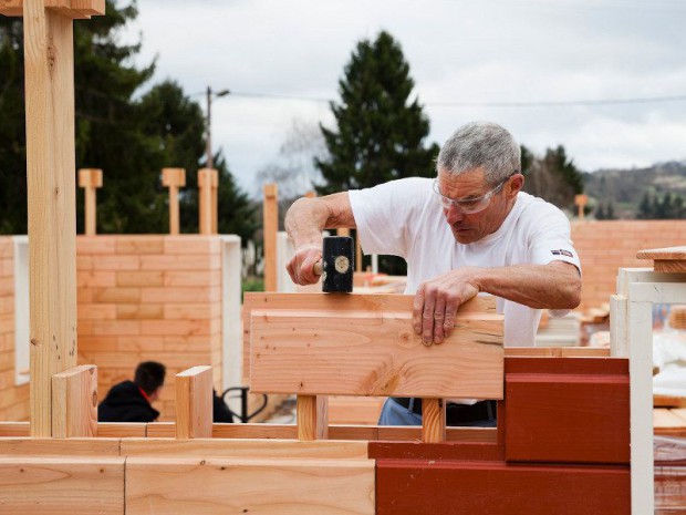 Une maison bois assemblée sans clou, ni vis...ni c