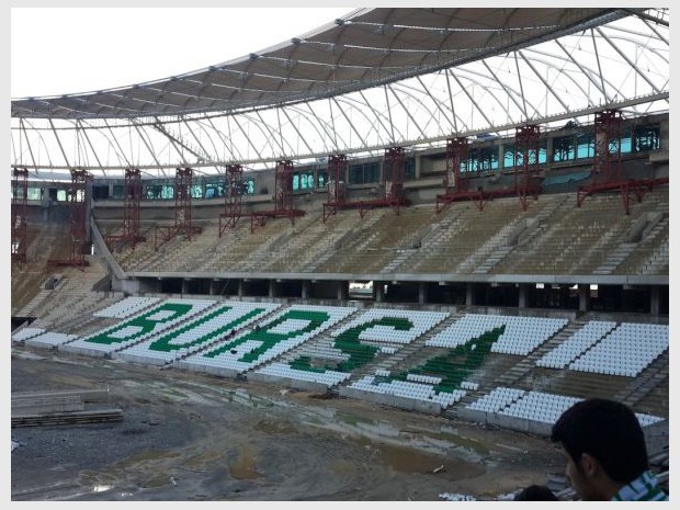 Un stade en forme de crocodile sort de terre