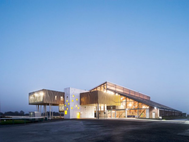 Livraison de l'hippodrome d'Yffiniac en Bretagne par Nomade Architectes 