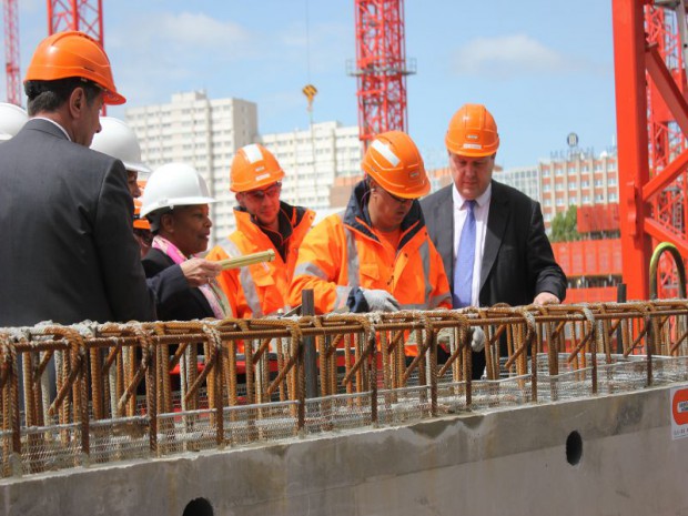 Pose de la première pierre du nouveau TGI de Paris réalisé par Renzo Piano