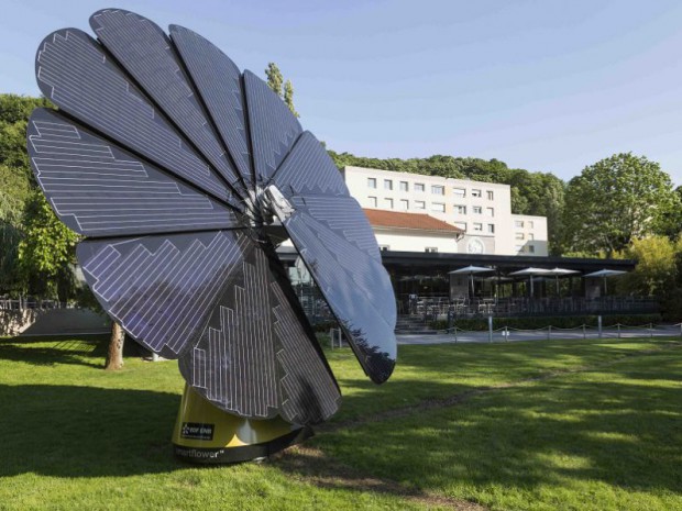 Une fleur solaire illumine un restaurant lyonnais