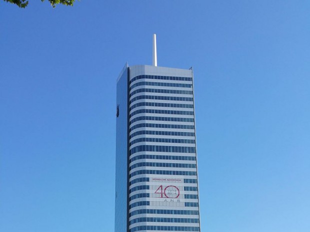 Pose de la flèche sur la tour Incity