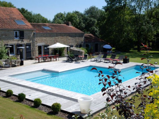 Une longère rénovée et sa piscine contemporaine