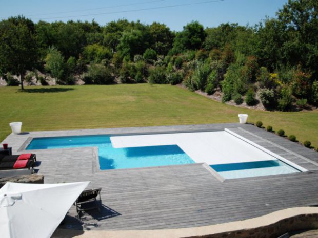 Une longère rénovée et sa piscine contemporaine