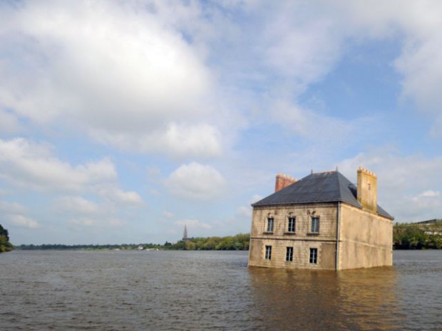 Une maison immergée dans la Loire