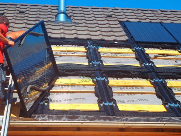 Une maison avec panneaux solaires hybrides