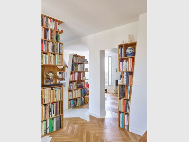 Un appartement structuré et dynamisé par des livres