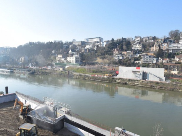 Pose de la passerelle Ile Seguin-Ateliers Jean Nouvel