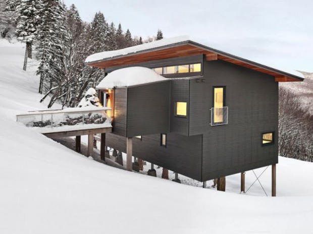 Chalet contemporain sur pilotis entre la forêt et les lacs