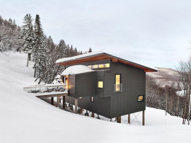 Chalet contemporain sur pilotis entre la forêt et les lacs