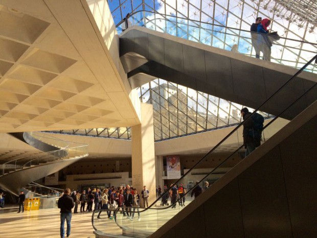 Réorganisation des accès et de l'accueil sous la Pyramide du Louvre à Paris