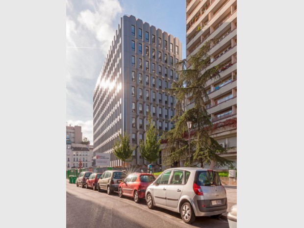 Réhabilitation d'un bâtiment de bureaux par ArchiGroup rue de Chevaleret à Paris