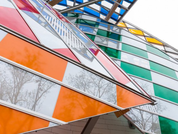 Fondation Louis Vuitton colorée par D. Buren