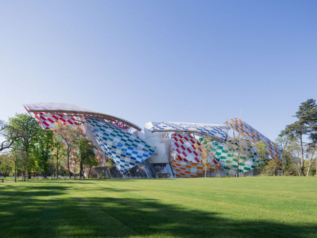 Fondation Louis Vuitton colorée par D. Buren