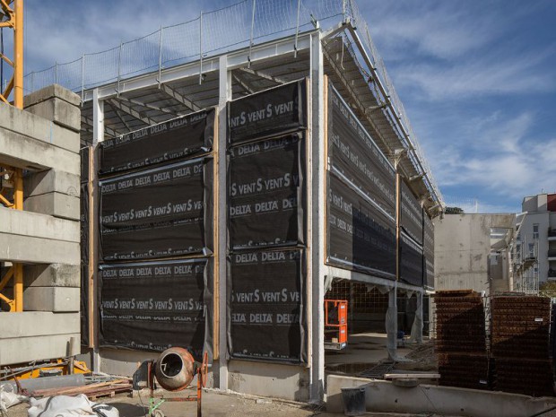 Construction d'un centre sportif en béton, acier et bois naturel à Valenton (Val-de-Marne)