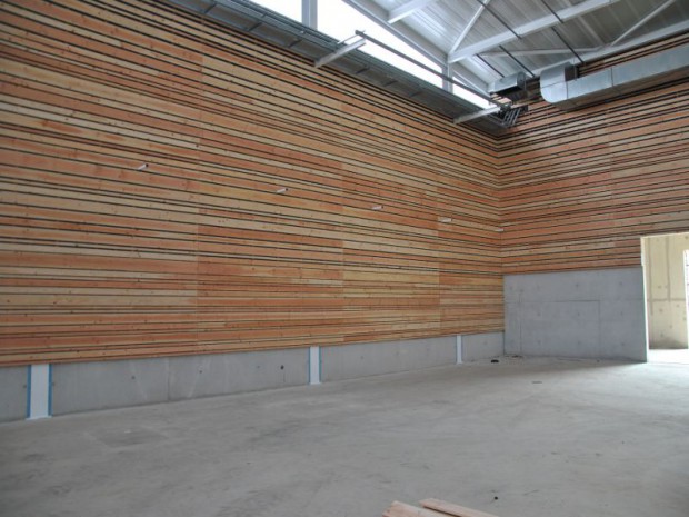 Construction d'un centre sportif en béton, acier et bois naturel à Valenton (Val-de-Marne)