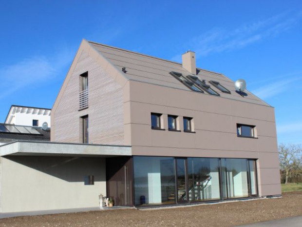 Une maison comme un mille-feuille de bois