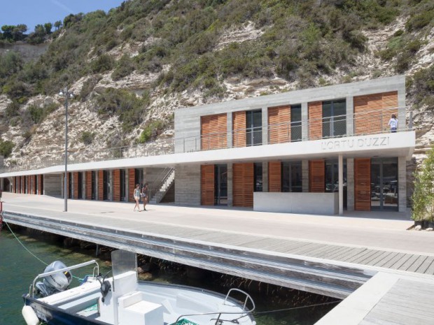 Réalisation d'un équipement pour le port de pêche de Bonifacio 