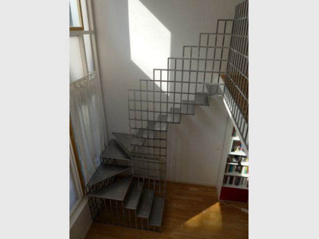Une escalier en acier pour redynamiser une pièce