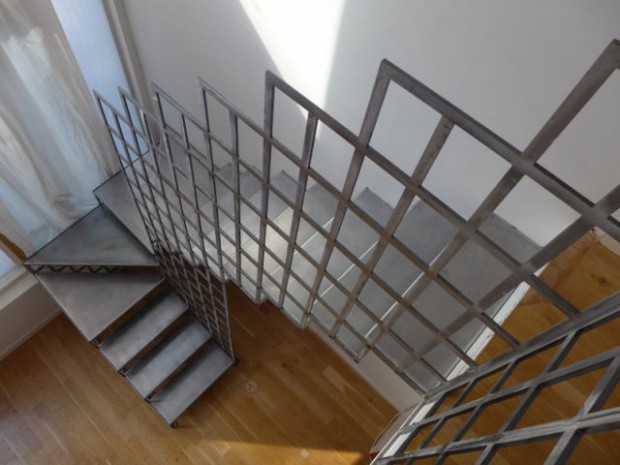 Une escalier en acier pour redynamiser une pièce