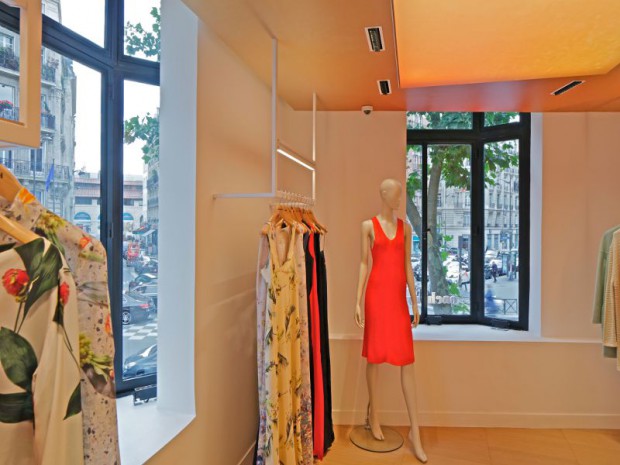 La boutique Cacharel rue de Buci à Paris conçue par les équipes de Jean Nouvel Design