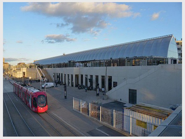 Gare de Montpellier Saint-Roch, vue générale de la façade principale (déc. 2014) 