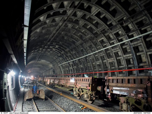 Le chantier de rénovation titanesque du renouvellement des voies et du ballast de la ligne du RER A