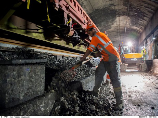 Cet été, sur le RER A une rénovation de 4,3 km de voies entre les gares de La Défense et Nation