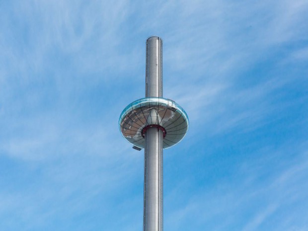 Construite par Poma, la plus haute tour d'observation ascensionnelle au monde baptisée i360 British Airways à Brighton 