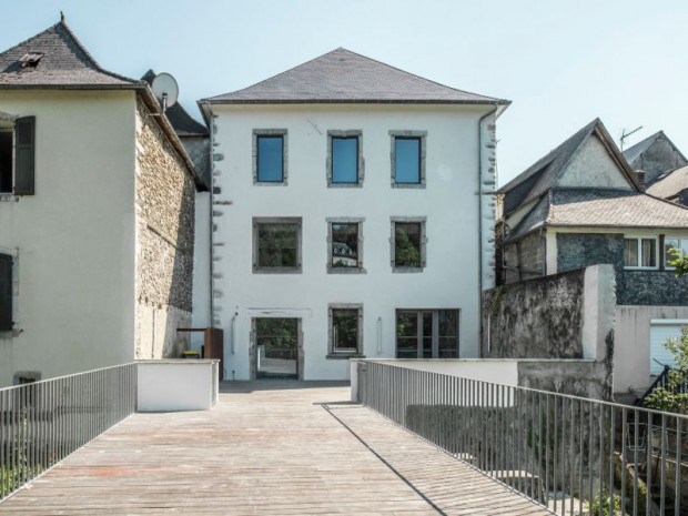 Réhabilitation d'une maison de ville en office de tourisme à Tardets (Pyrénées-Atlantique)