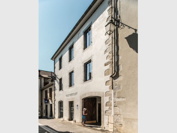 Réhabilitation d'une maison de ville en office de tourisme à Tardets (Pyrénées-Atlantique)