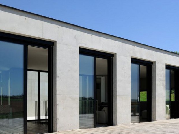 Une maison en béton grimpe au c&oelig;ur des vignes