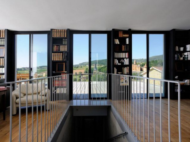 Une maison en béton grimpe au c&oelig;ur des vignes