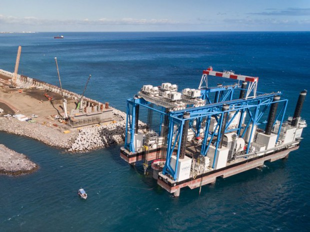 Les travaux en mer de de la Nouvelle route du Littoral (NRL)  viennent de démarrer au nord-ouest de La Réunion.