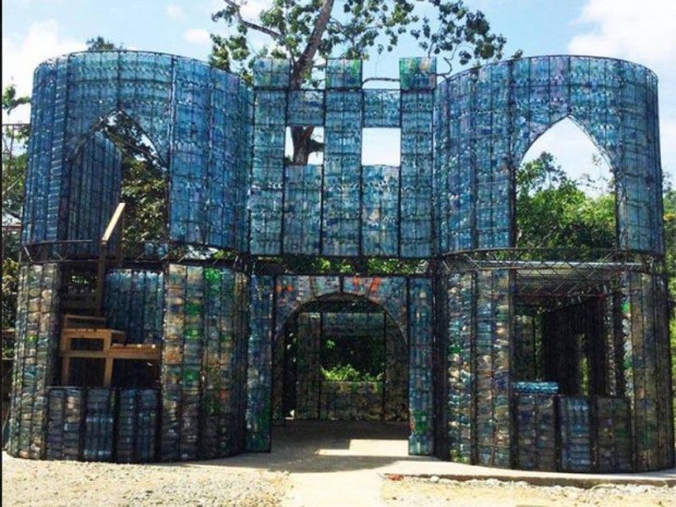 Maison bouteilles plastiques