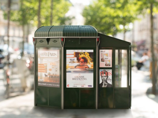 Nouveau kiosque à journaux parisien