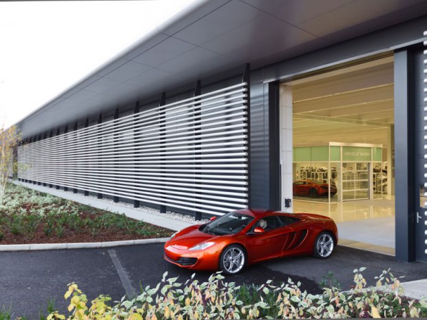 McLaren Production Centre conçu par l'agence architecturale Foster + Partners