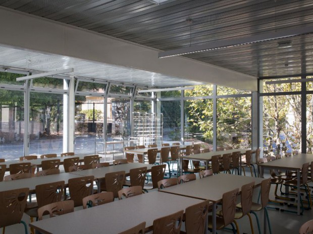 Un restaurant scolaire livré en juillet 2016 à Saint-Mandrier-sur-Mer  (Var) par l'agence NP2F