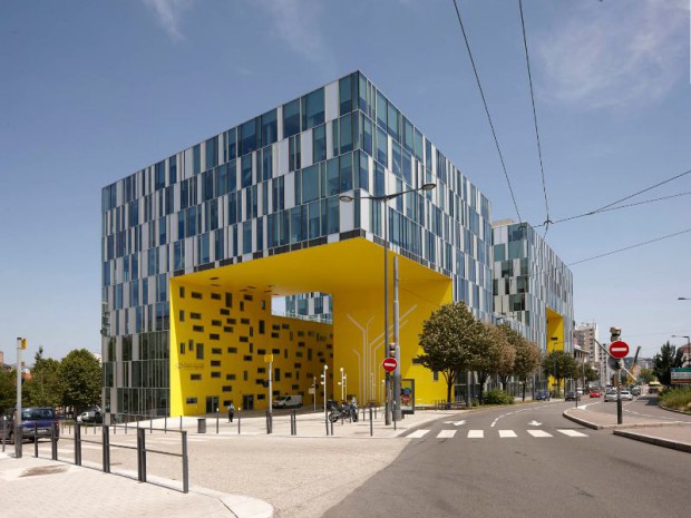 La Cité administrative Grüner imaginée par Manuelle Gautrand, sur l'esplanade de France, Châteaucreux à Saint-Etienne