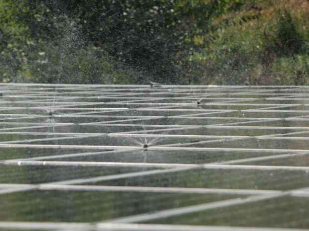 Système d'arrosage des panneaux solaires