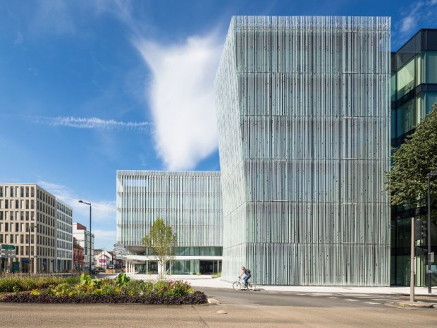 Réalisation du siège du Crédit Mutuel de Loire-Atlantique Centre-Ouest à Nantes livré par AIA Associés