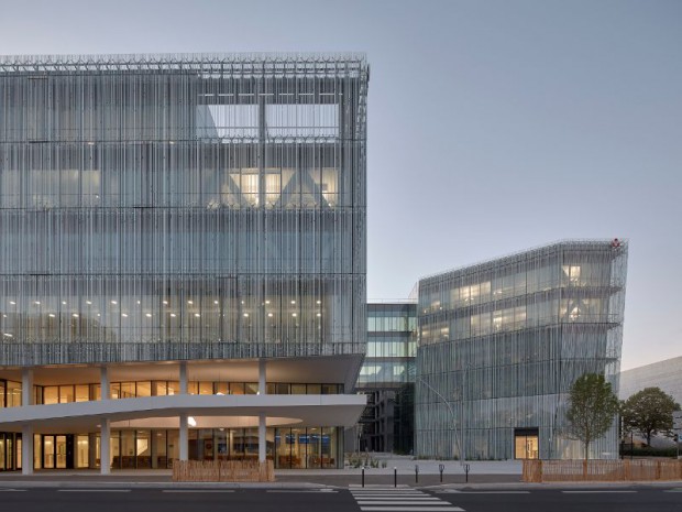 Réalisation du siège du Crédit Mutuel de Loire-Atlantique Centre-Ouest à Nantes livré par AIA Associés