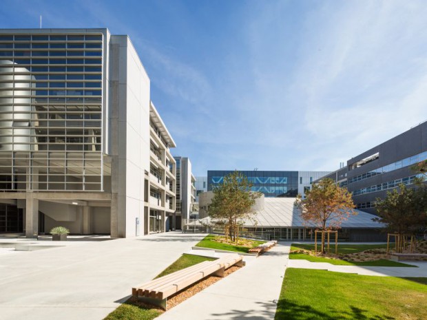 Réalisation du siège du Crédit Mutuel de Loire-Atlantique Centre-Ouest à Nantes livré par AIA Associés