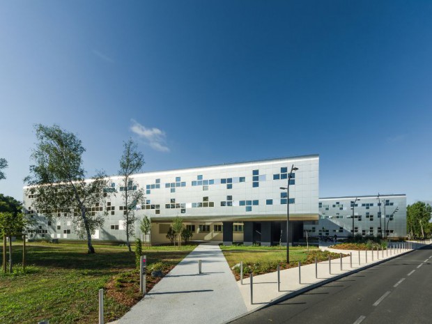 Le nouveau bâtiment du CHU de Poitiers réalisé par l'atelier Brenac+Gonzalez